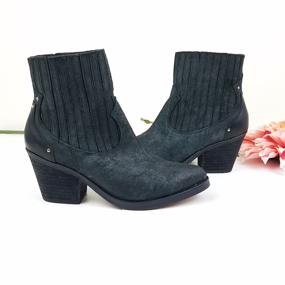 Musse & Cloud gray Western heel bootie size 9